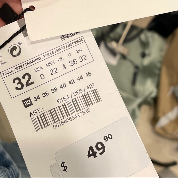 Ripped jeans - Picture 3 of 3